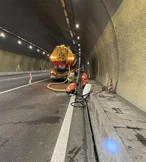 屏南隧道排水渠清淤